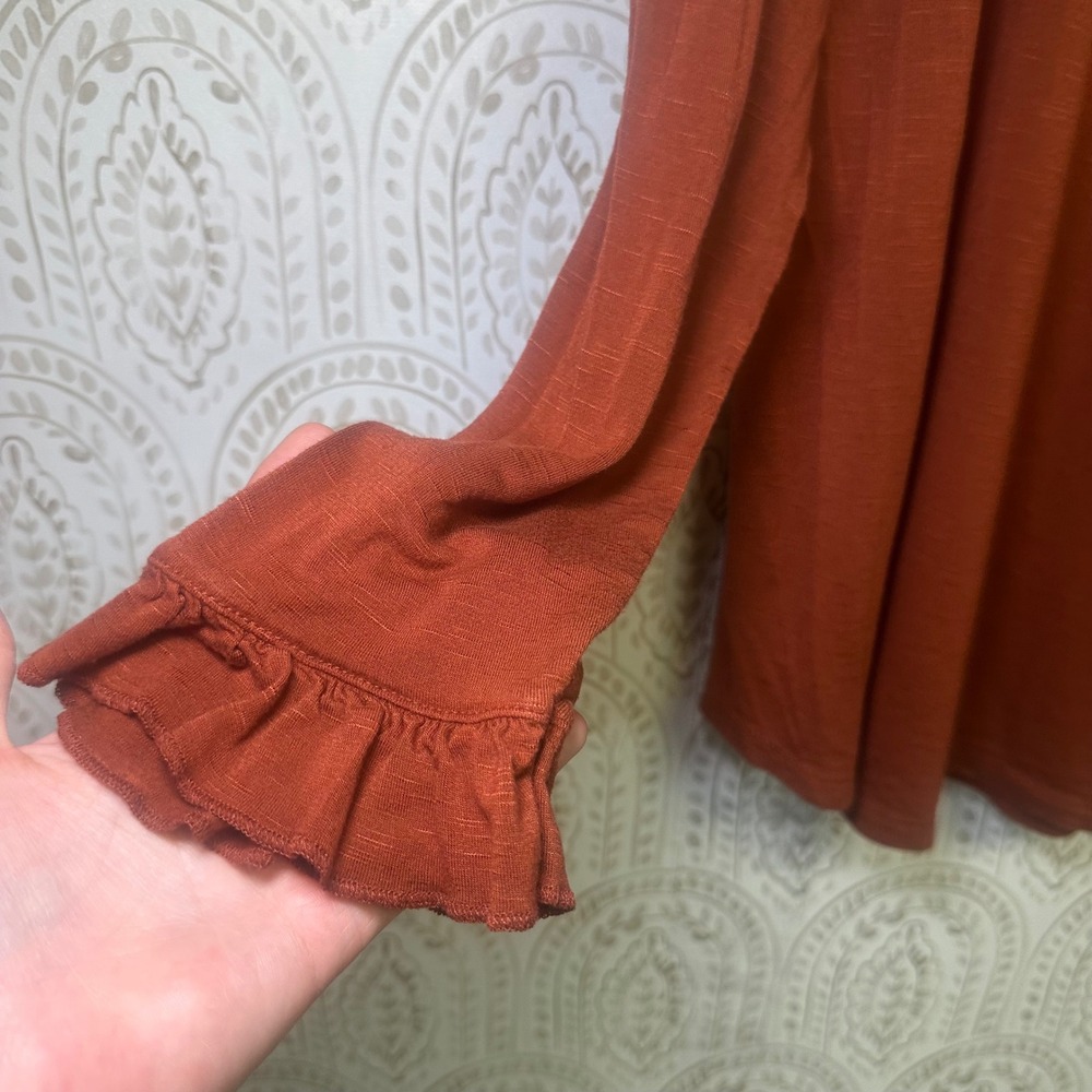 24/7 Comfort Knit Long Sleeve Top Rust Orange Ruffle Cuff Size 2 - Picture 4 of 8